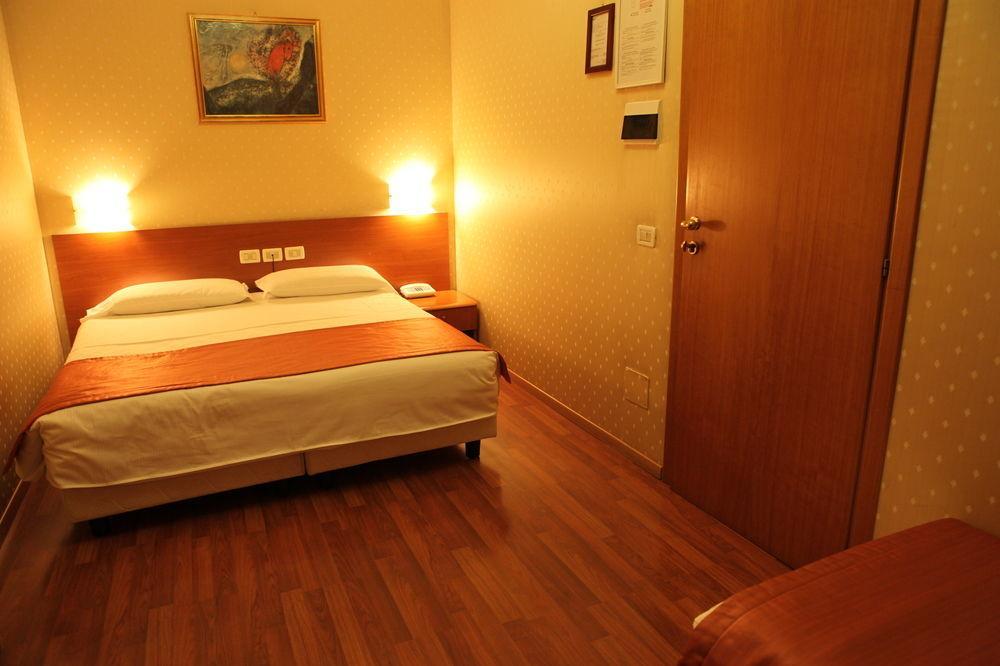 Flower Garden Hotel Rome Exterior photo